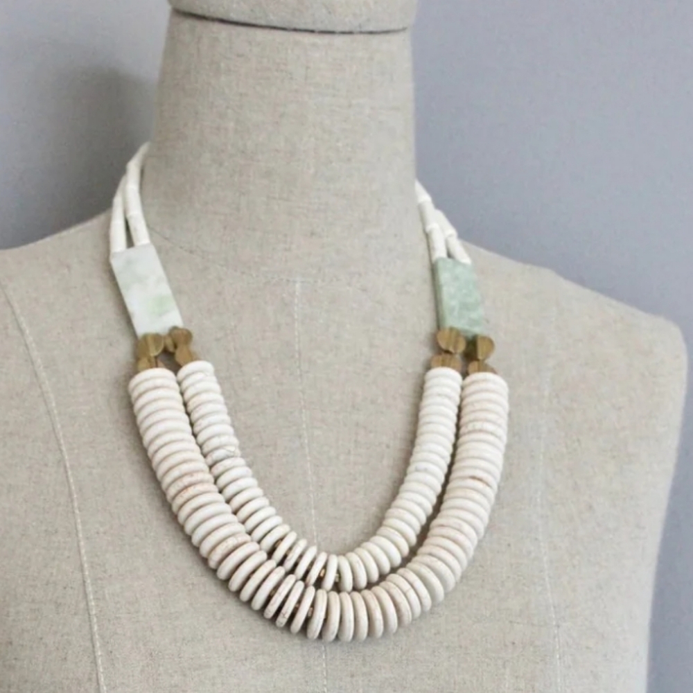 Elegant White and Gold Beaded Necklace 🔥